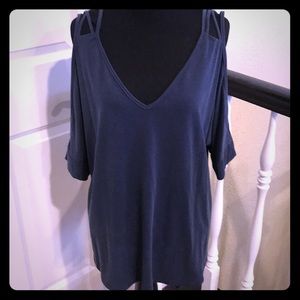 Green envelope women’s top! 💙